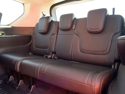 Used 2025 Nissan Armada SV RWD image 21