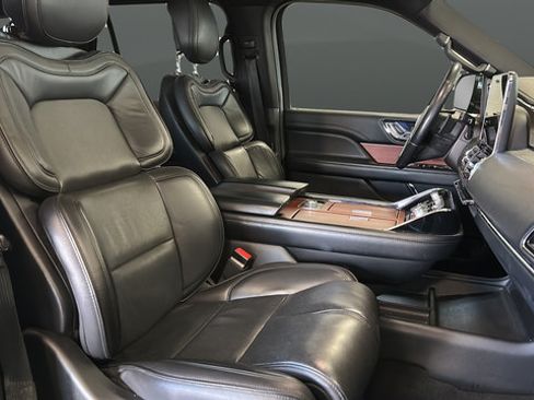 Used 2018 Lincoln Navigator Select AWD/4WD image 23