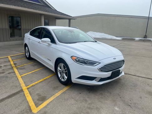 Used 2018 Ford Fusion SE w/ Equipment Group 602A image 3