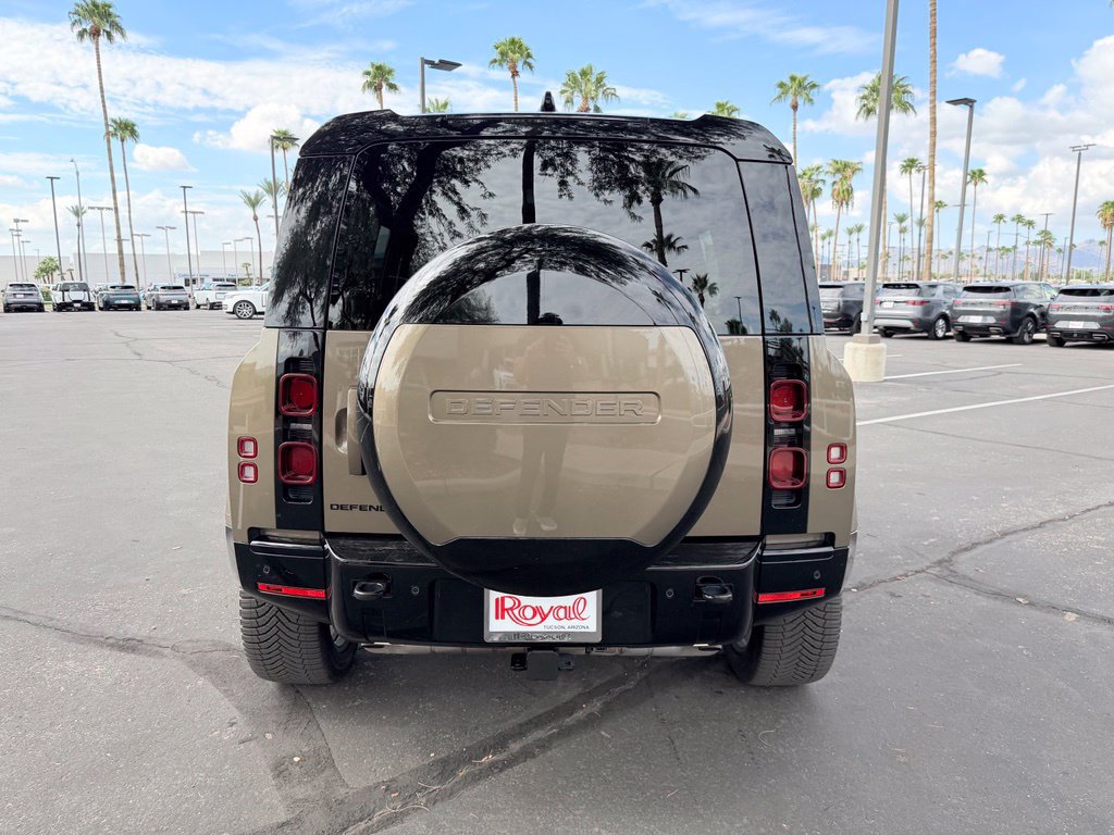 Used 2024 Land Rover Defender 110 X-Dynamic SE AWD/4WD image 18