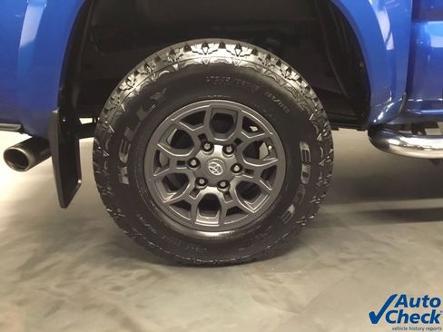 Used 2017 Toyota Tacoma SR5 w/ Tow Package image 14