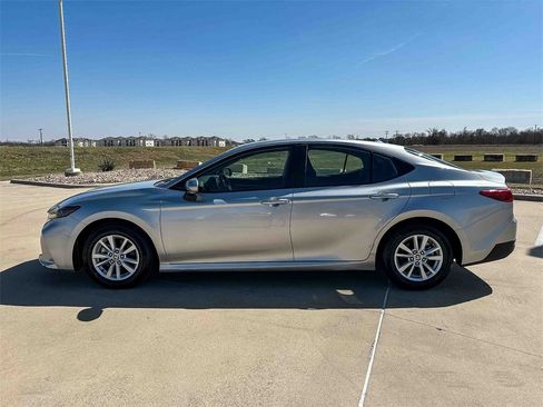 Certified 2025 Toyota Camry LE image 5