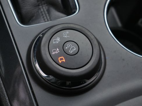 Used 2018 Ford Explorer Limited image 16