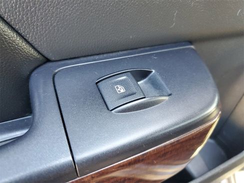 Used 2015 GMC Sierra 1500 SLT w/ SLT Crew Cab Value Package image 16