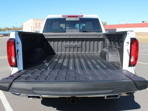 New 2026 GMC Sierra 1500 SLT image 10