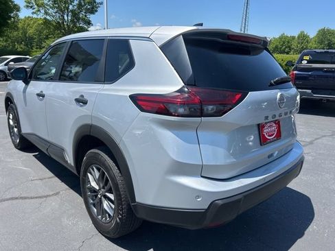 Used 2024 Nissan Rogue S FWD image 11