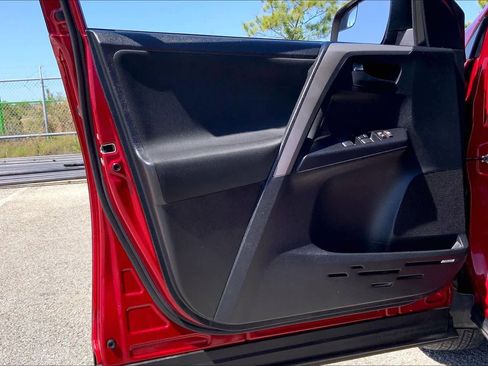 Used 2018 Toyota RAV4 LE image 21