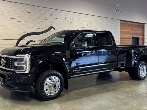 Used 2025 Ford F450 Platinum w/ FX4 Off-Road Package image 11