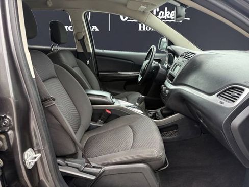 Used 2017 Dodge Journey SE w/ Flexible Seating Group FWD image 16