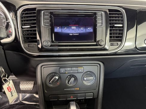 Used 2016 Volkswagen Beetle 1.8T SE image 18