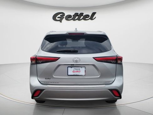 Used 2023 Toyota Highlander Platinum FWD image 5