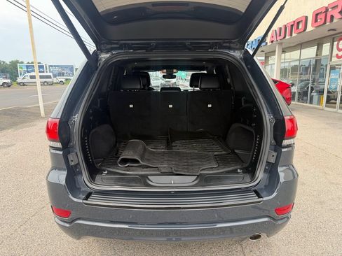 Used 2018 Jeep Grand Cherokee Altitude RWD image 34