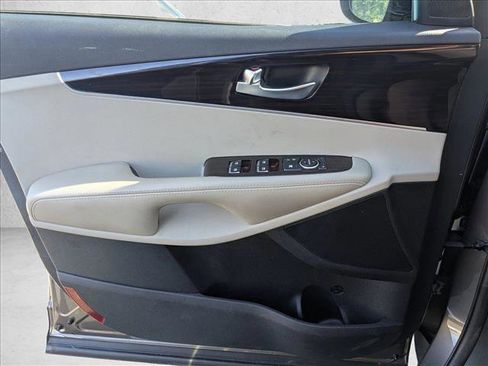 Used 2019 Kia Sorento EX image 13