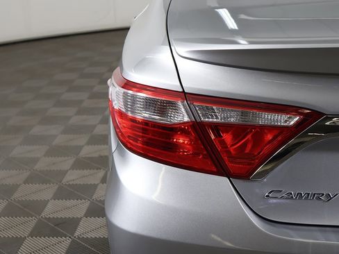 Used 2015 Toyota Camry SE image 12
