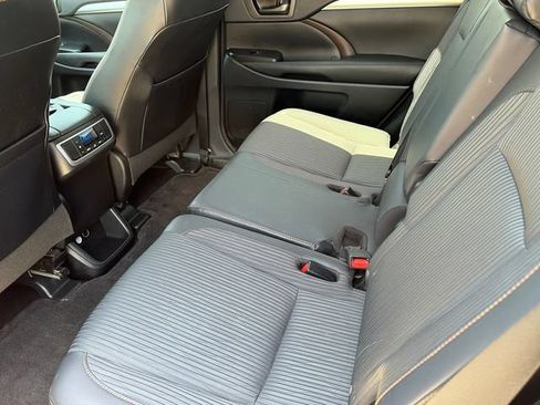 Used 2016 Toyota Highlander Plus FWD image 13