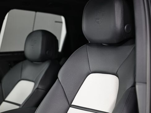 New 2026 Porsche Cayenne S AWD/4WD image 22