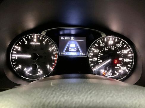 Used 2018 Nissan Pathfinder S image 23