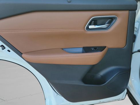 Used 2024 Nissan Rogue Platinum w/ Platinum Premium Package image 31