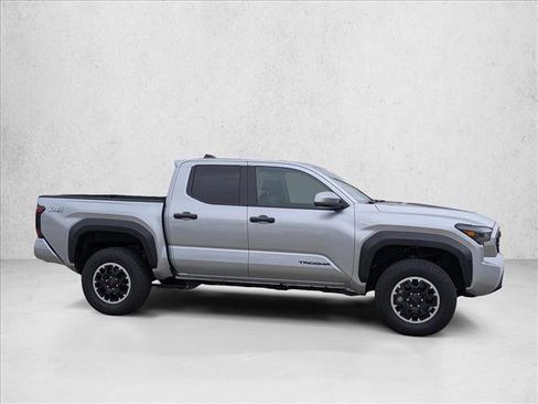 Used 2025 Toyota Tacoma TRD Off-Road AWD/4WD image 4