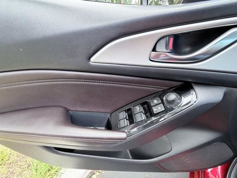 Used 2017 MAZDA MAZDA3 Touring image 18