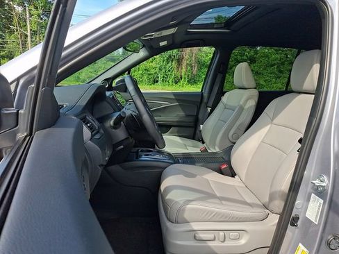 Used 2023 Honda Passport EX-L image 16