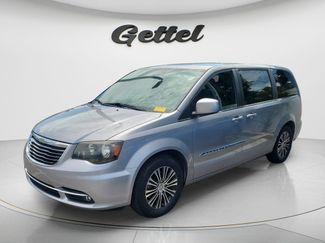 Used 2014 Chrysler Town & Country S FWD video 1