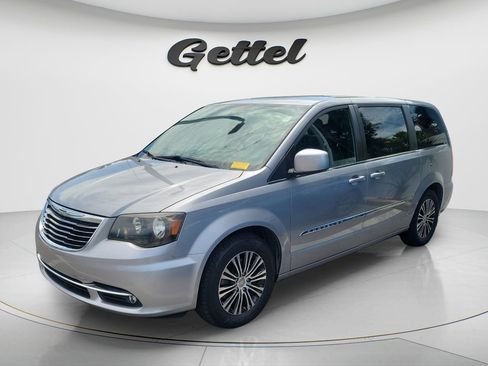 Used 2014 Chrysler Town & Country S FWD image 1