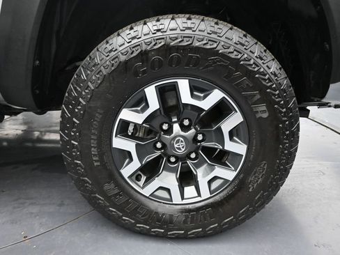 Used 2022 Toyota Tacoma TRD Off-Road image 29