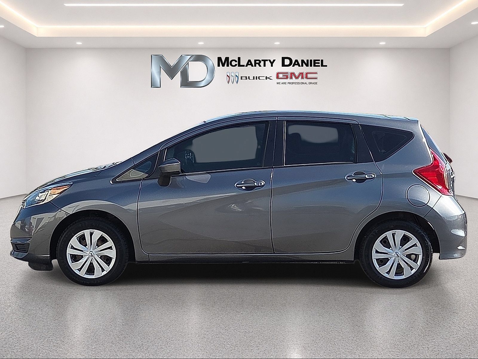 Used 2019 Nissan Versa Note SV FWD image 2