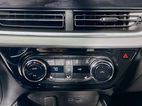 Used 2025 Chevrolet Trax LT w/ LT Convenience Package FWD image 15