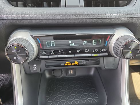 Certified 2025 Toyota RAV4 LE image 27