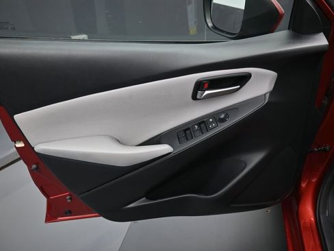 Certified 2019 Toyota Yaris LE image 10