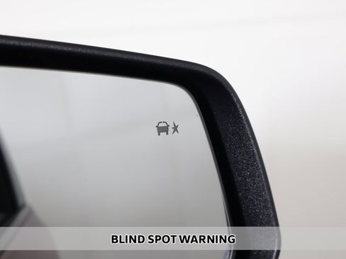 Used 2021 GMC Acadia SLT w/ Elevation Edition image 8