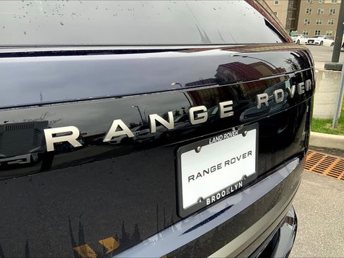 New 2026 Land Rover Range Rover Long Wheelbase SE image 15