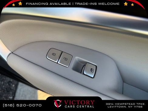 Used 2023 Genesis G70 2.0T image 18