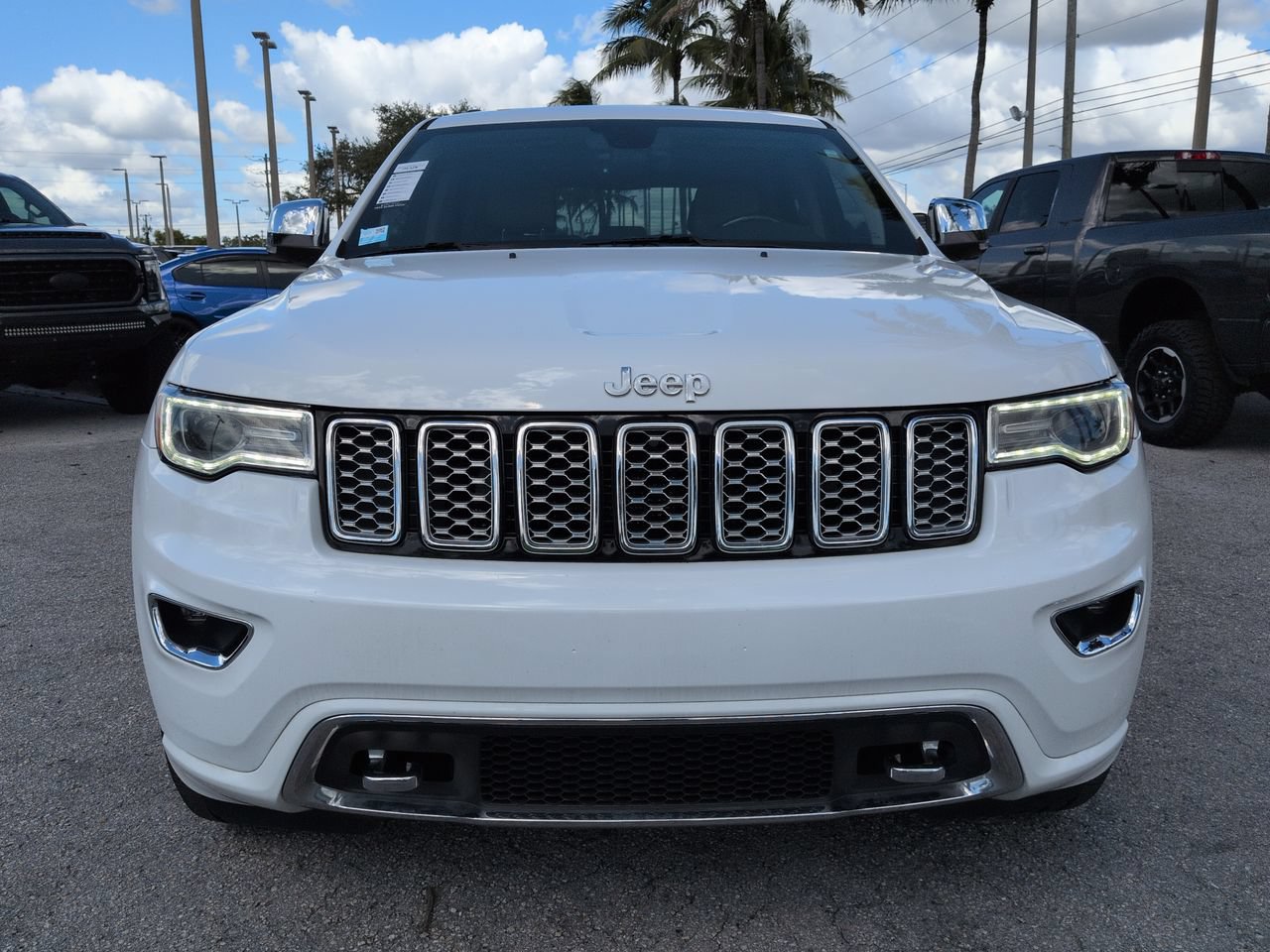 Used 2017 Jeep Grand Cherokee Overland AWD/4WD image 3