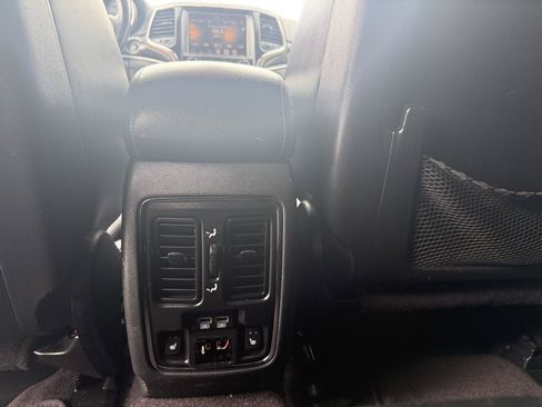 Used 2017 Jeep Grand Cherokee Limited RWD image 19