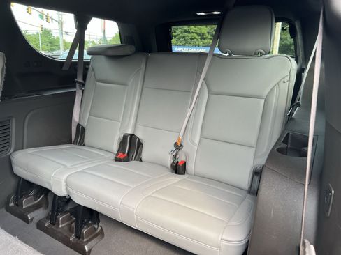 Used 2024 GMC Yukon XL SLT w/ SLT Luxury Package AWD/4WD image 25