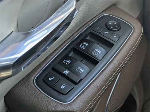 Used 2019 RAM 1500 Laramie image 23