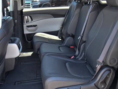Used 2024 Kia Carnival LX FWD image 36