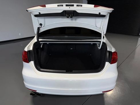 Used 2012 Volkswagen Jetta SE FWD image 11