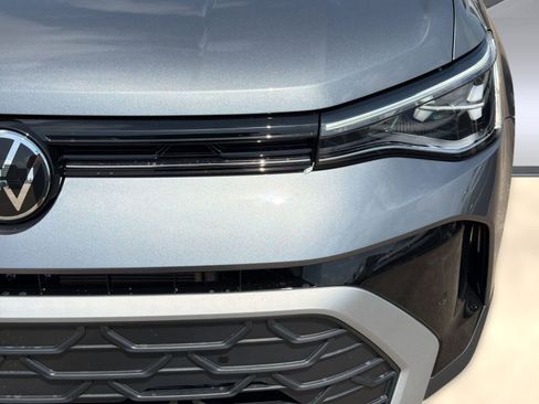 New 2026 Volkswagen Taos SE FWD image 11