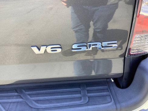 Used 2014 Toyota Tacoma 4x4 Double Cab w/ SR5 Package image 29