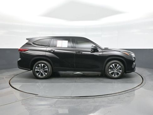 Used 2021 Toyota Highlander XLE image 8