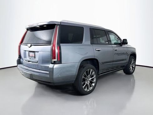 Used 2019 Cadillac Escalade Premium Luxury w/ Escalade Sport Edition image 9