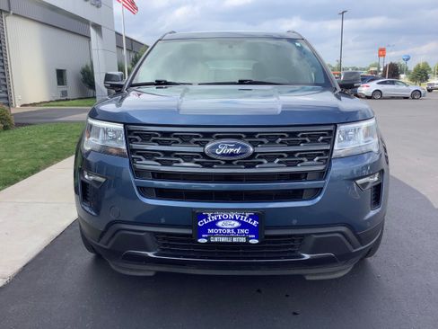 Used 2018 Ford Explorer XLT w/ Equipment Group 202A AWD/4WD image 3