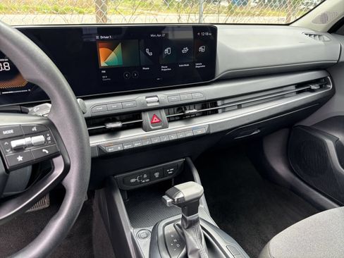 Used 2025 Kia K4 FWD image 17