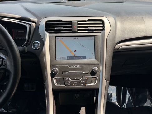 Used 2019 Ford Fusion SE FWD image 24