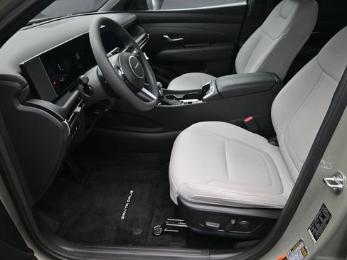 Used 2025 Hyundai Santa Cruz SEL image 15