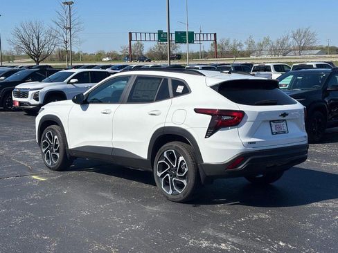 New 2026 Chevrolet Trax RS image 3